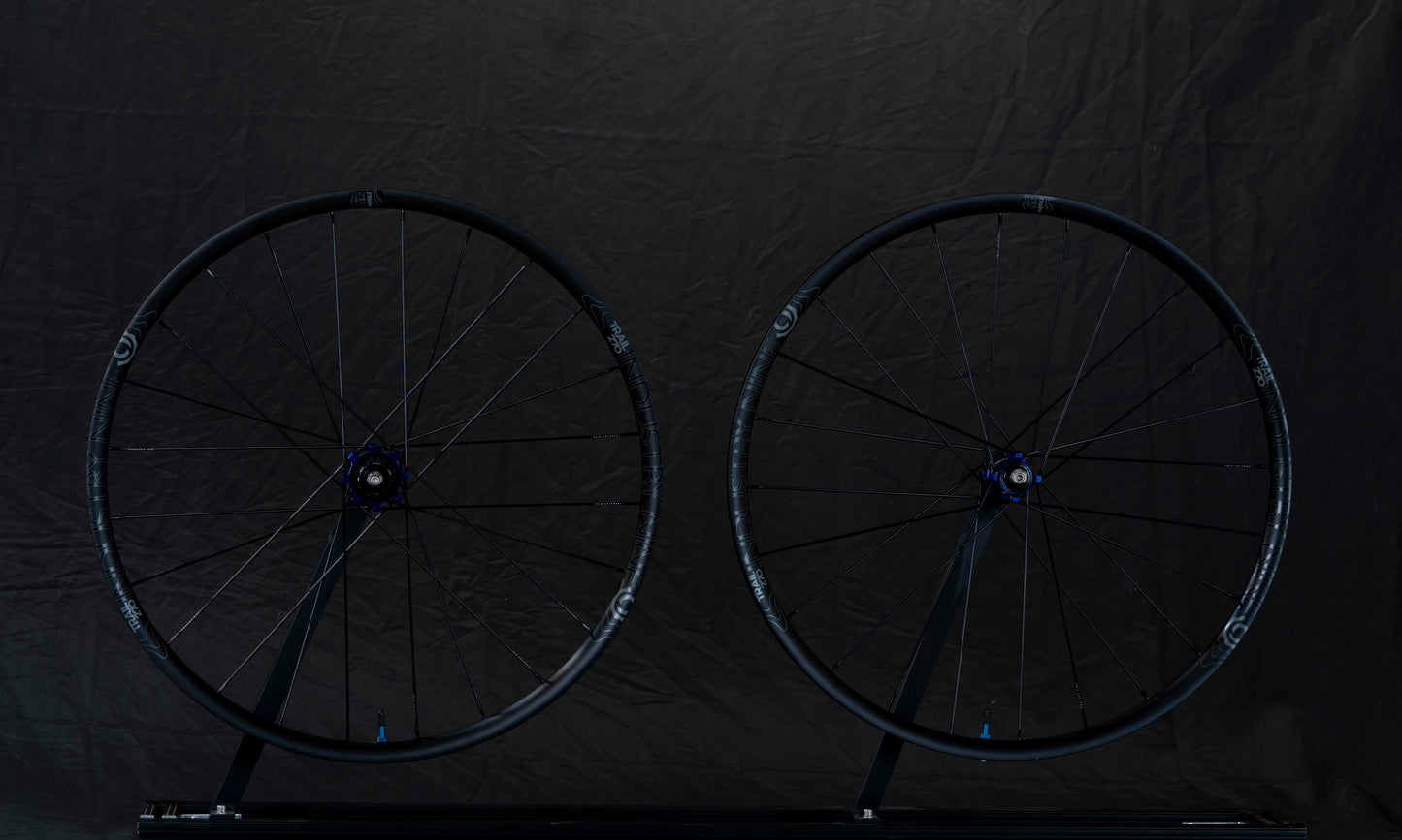 Hydra - TR270 32h - 27.5" - Wheelset - Blue Hub - Color Pattern aim - 15x100 - 12x142 - HG