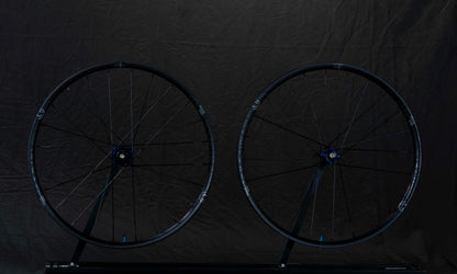 Hydra - TR270 32h - 27.5" - Wheelset - Blue Hub - Color Pattern aim - 15x100 - 12x142 - HG